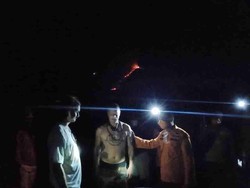 Bule Swedia Nekat Kemping dekat Gunung Lewotobi yang Lagi Erupsi