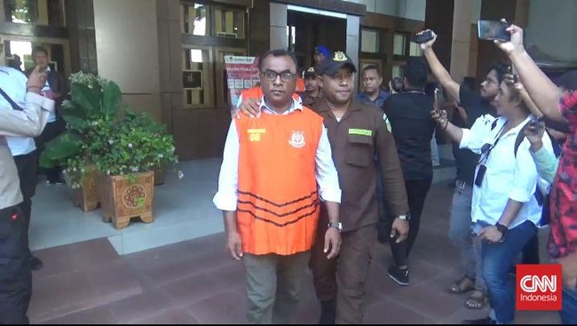 Lima anggota KPU Kepulauan Aru, termasuk ketua KPU, ditahan Kejati Maluku untuk segera disidangkan dalam kasus korupsi dana hibah pilkada.