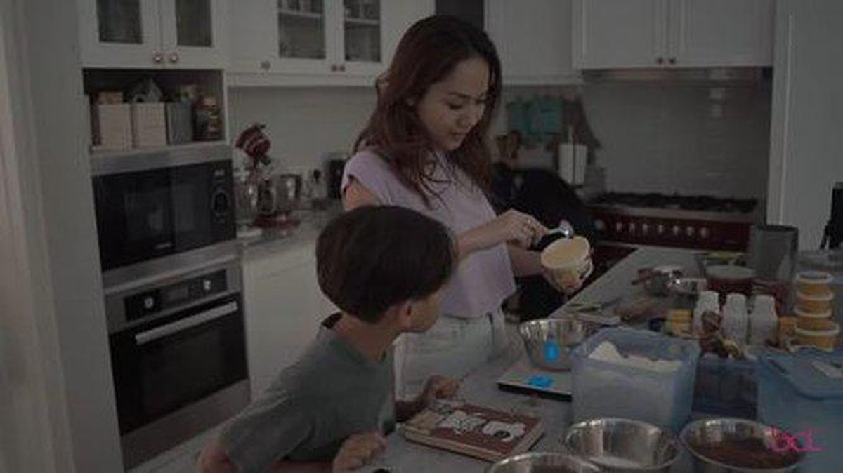 dapur bergaya American Style di rumah BCL