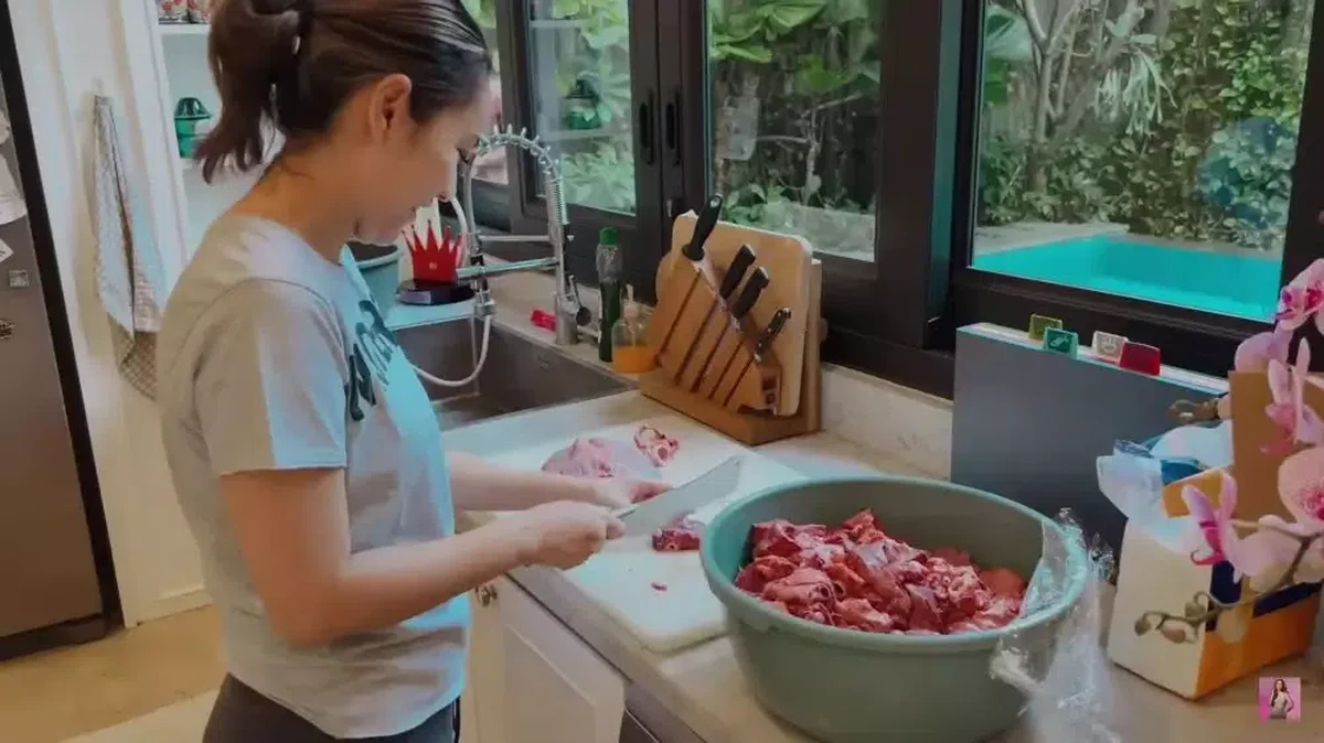 dapur bergaya American Style di rumah BCL