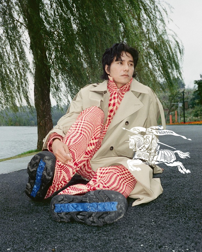 Menyambut Tahun Naga, Burberry persembahkan kampanye dan koleksi Lunar New Year 2024/ Foto: Courtesy of Burberry/Ryan McGinley