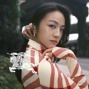 Potret Koleksi Klasik Burberry dengan Warna Vibrant untuk Sambut Tahun Baru Imlek