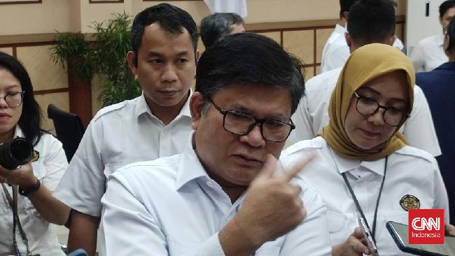 Kementerian ESDM 'menyenggol' Kementerian Keuangan soal suntikan duit negara untuk mengaliri listrik di desa-desa Indonesia.