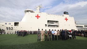 Prabowo Lepas Kapal RS TNI KRI Radjiman Kirim Bantuan ke Palestina