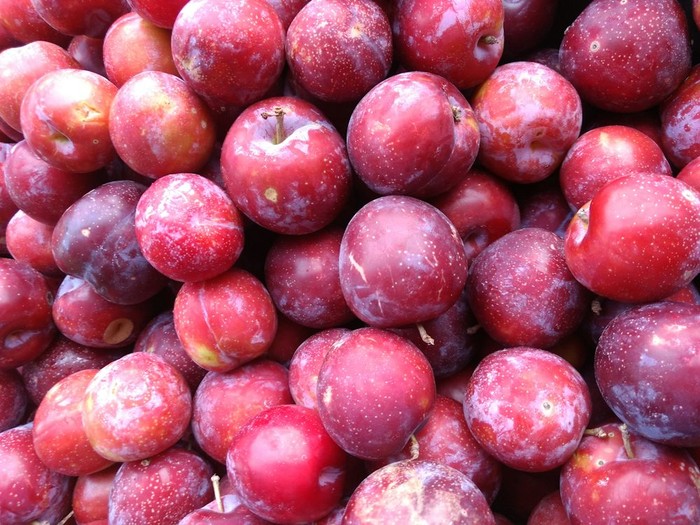 7 Buah dan Sayur Tak Perlu Mengupas Lagi Kulitnya!