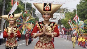 Menelusuri Alasan Banyak Orang Minang Pakai Nama ala Barat