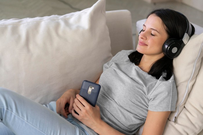 Mendengarkan Musik Sebelum Tidur Bisa Tingkatkan Kualitas Tidur