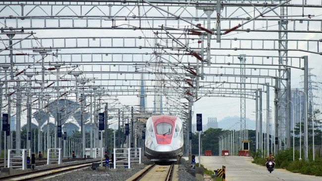 KCIC menyebut Kereta Cepat Jakarta-Surabaya kemungkinan besar akan digarap dari Jakarta-Yogyakarta dulu.