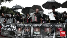 FOTO: 17 Tahun Aksi Kamisan Tuntut Penyelesaian Kasus HAM Berat