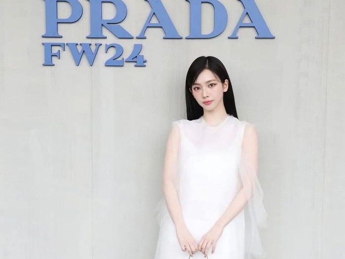 Karina 'aespa' kembali jadi topik hangat di sosial media lewat penampilannya di Prada Fashion Show FW24 beberapa waktu lalu./ foto: instagram.com/prada