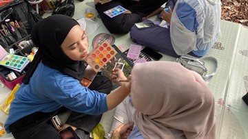 SUKA DAN DUKA JALANI BISNIS MAKE-UP KONSER K-POP