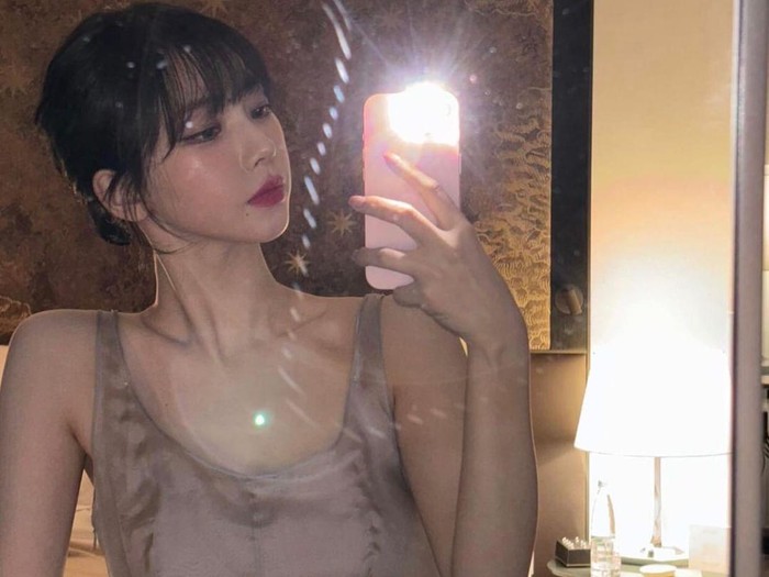 Melalui instagram pribadinya, setelah fashion show usai Karina juga menghadiri after-party yang digelar oleh PRADA./ foto: instagram.com/katarinabluu