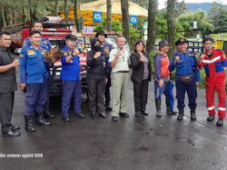 Damkar Bakar 12 Sarang Tawon di Puncak Usai Bocah Tewas Disengat