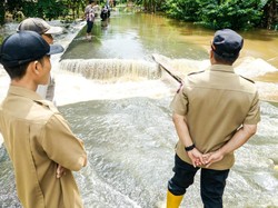 Jalan Penghubung di Muba Amblas Usai Diterjang Banjir
