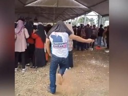 Pria Berkaus Prabowo-Gibran Joget di Lokasi Kampanye Anies di Bone