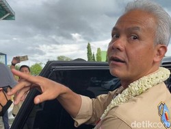 Ganjar Santuy Balihonya Dicoreti Ndasmu, Singgung soal Uban