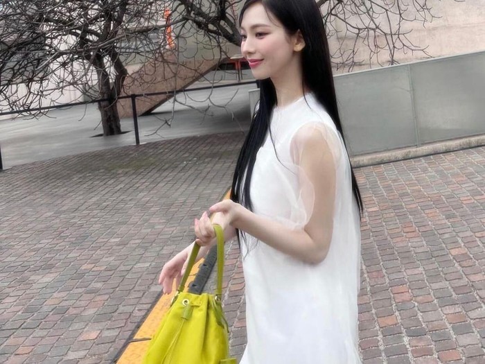 Sebelumnya, Karina memang dikenal sebagai salah satu idol yang memililki visual top yang mirip AI./ foto: instagram.com/katarinabluu