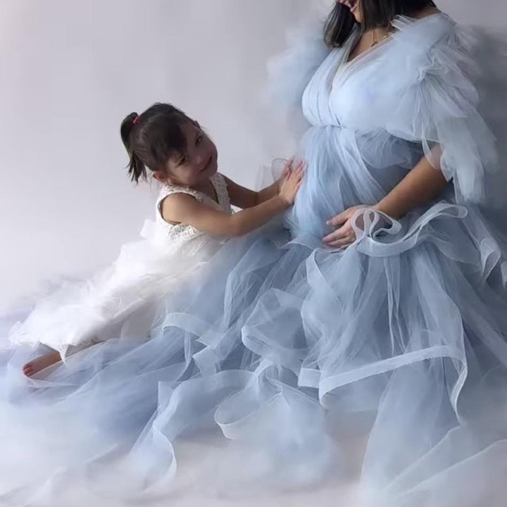 <p>Setelah dikaruniai putri cantik, di kehamilan kedua ini Nanda mengandung bayi laki-laki, Bunda. Wah, lengkap sudah ya kebahagiaan keluarga kecil yang tinggal di 'Negeri Kincir Angin ini'. (Foto: Instagram: @nandagita16)</p>