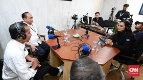 Momen Siaran Radio Perdana Menkominfo Bareng Jokowi di IKN