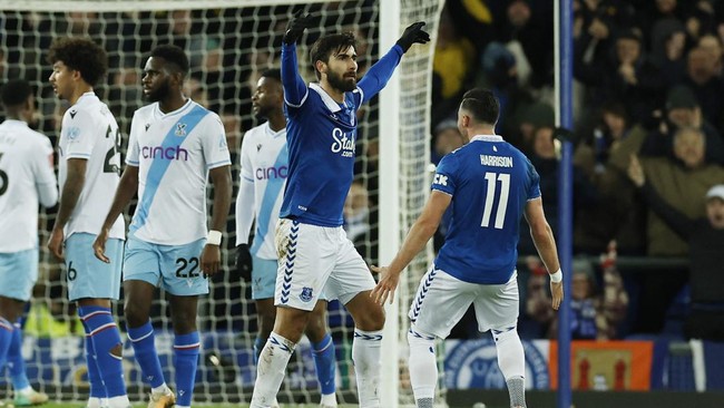 Everton lolos ke babak keempat Piala FA usai kalahkan Crystal Palace 1-0 dalam pertandingan ulangan babak ketiga Piala FA, Kamis (18/1) dini hari WIB.