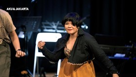 Langkah Bahagia Yunita di Lantai Dansa Lindy Hop