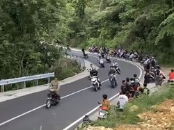 Balap Liar di Sumpang Labbu Bone Bahayakan Pengendara, Polisi Bubarkan