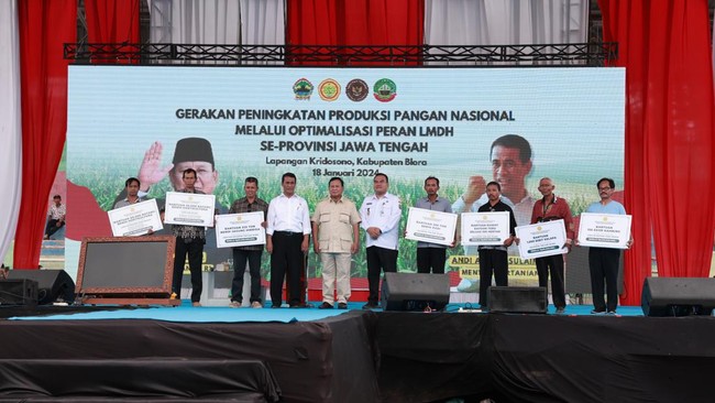 Menhan Prabowo Subianto menyebut Kementerian Pertanian merupakan kementerian yang paling strategis, karena komoditas pangan merupakan hal yang sangat vital.