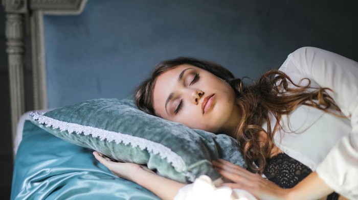 6 Cara Meningkatkan Kualitas Tidur Orang Dewasa agar Badan Segar di Pagi Hari
