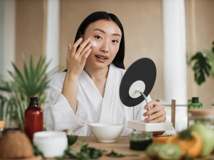 7 Tanda Cocok Memakai Masker Wajah, Bukan Hanya jadi Glowing Bun!