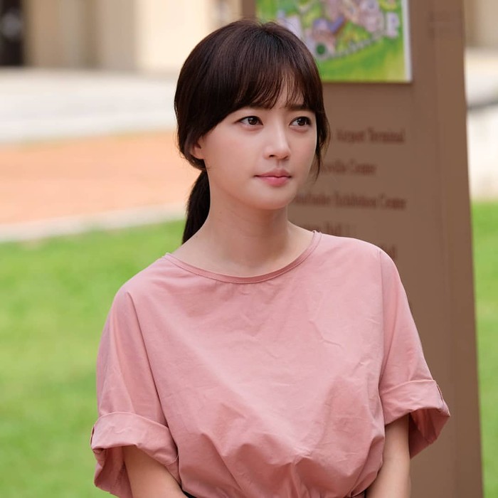 Kemudian di tahun 2012, aktris dengan nama lahir Kim Mi Sun mengganti nama panggungnya dari Kim Byul ke Song Ha Yoon karena nama debut berarti bintang yang digunakannya terasa lebih cocok untuk anak muda./ Foto: instagram.com/jypactors_official