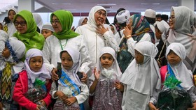 Pakai Sarung Hijau, Jokowi Hadiri Harlah ke-78 Muslimat NU di GBK