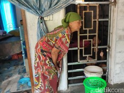 Cinta Tulus Mak Diah Rawat Anak ODGJ di Tengah Kegelapan