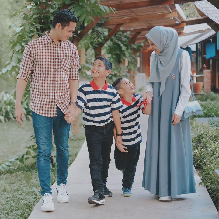 <p>"<em>MasyaAllah Tabarakallah</em> semoga menjadi anak yang saleh ya Abang Malik," ungkap seorang netizen. "Sukses terus yaa," ujar netizen lainnya.  (Foto: Instagram: @dude2harlino)</p>