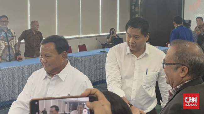 Maruarar Sirait mendampingi Prabowo Subianto menghadiri acara diskusi PGI di Kantor PGI, Jakarta Pusat, Jumat (19/1) sore.
