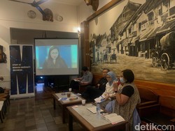 Dua Peneliti Ini Unboxing Propaganda Medsos di Era Demokrasi Sesat