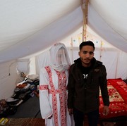 Kisah Sedih Pasangan Palestina Menikah di Tenda Pengungsian, Impian Hancur Akibat Agresi Israel