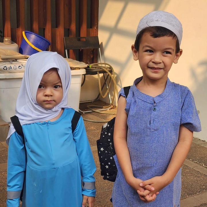 <p>Kedua anak Kimberly memiliki wajah bule yang menurun dari dirinya. Rayden dan Aisyah pun kerap membuat netizen gemas. (Foto: Instagram: @edward_akbar)</p>