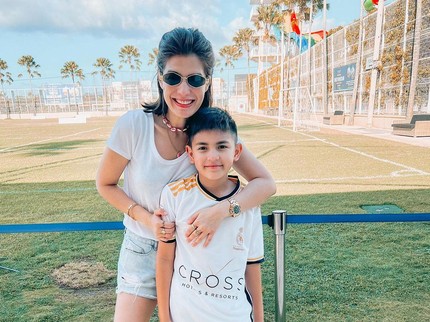 7 Potret Quenzino Putra Sulung Carissa Puteri yang Ngefans Klub Bola Real Madrid