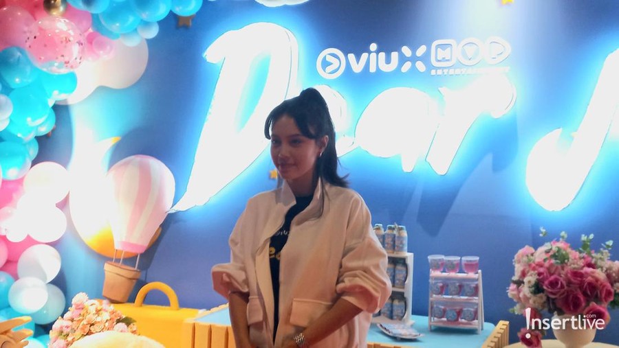 Anggika Bolsterli dan pemain Dear Jo lain