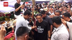 VIDEO: Anies Salami Relawan yang Teriak Nama Capres Lain di Batam