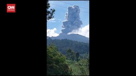 VIDEO: Gunung Marapi Kembali Erupsi. Tinggi Kolom Abu 500 Meter