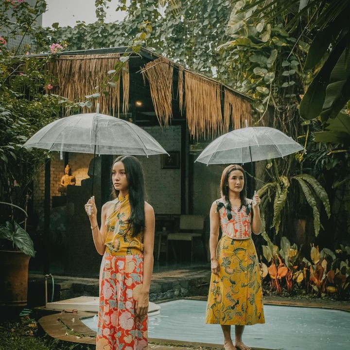 <p>Netizen yang mengikuti perkembangannya sejak kecil pun ada yang tak menyangka. "Hah, ini beneran adek widuri? MasyaAllah, cepet banget tingginya,dek. kemarin masih nyanyi "donat, gemblong, klepon, combro, misro.", tau tau udah gadis aja," ujar akun @hey****.(Foto: Instagram @widimulia)<br /><br /><br /></p>