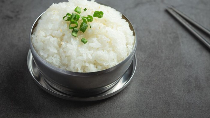 Alasan boleh tidaknya memanaskan nasi sisa kemarin/ foto: freepik.com/jcomp