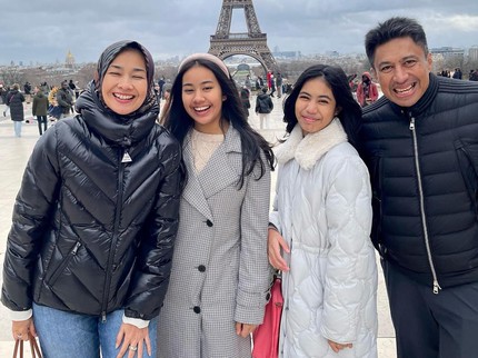 Kebahagiaan Nola Be3 dan Alya Rohali saat Anaknya Berhasil Lolos Masuk UI, Ini Potretnya