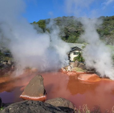 Berwarna Merah Darah, Kolam Air Panas Chinoike Jigoku Menyimpan Sejarah Kelam