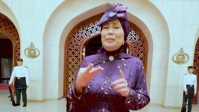 Dewi Yull Jadi Pengisi Acara Pernikahan Pangeran Mateen, Nyanyi dengan Bahasa Isyarat Tuai Pujian