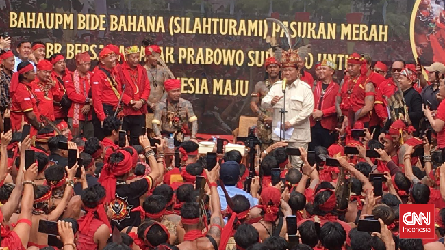 Capres nomor urut 2 Prabowo Subianto janji dukung pembangunan dan pemberian akomodasi kepada anak-anak masyarakat Dayak.