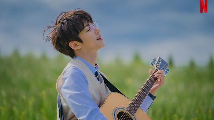 Tak Hanya Jago Akting, Para Aktor dan Aktris Korea Ini Memiliki Vokal Luar Biasa dalam Bernyanyi!