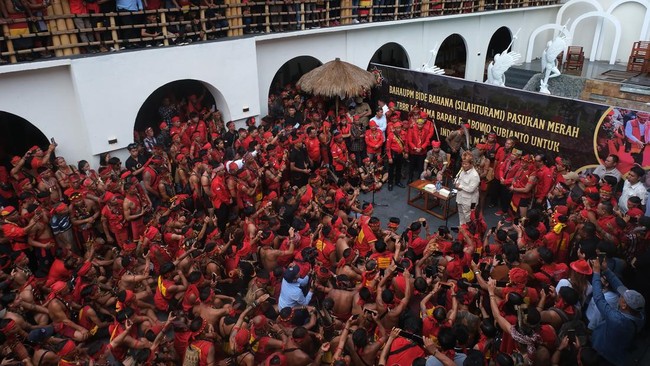 Capres Prabowo Subianto merasa dapat nilai sangat tinggi saat berkampanye di Pontianak, Kalbar, hari ini, beda banget dengan saat debat capres terakhir.