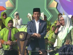 Saat Emak-emak Grogi Baca Pancasila di Depan Jokowi